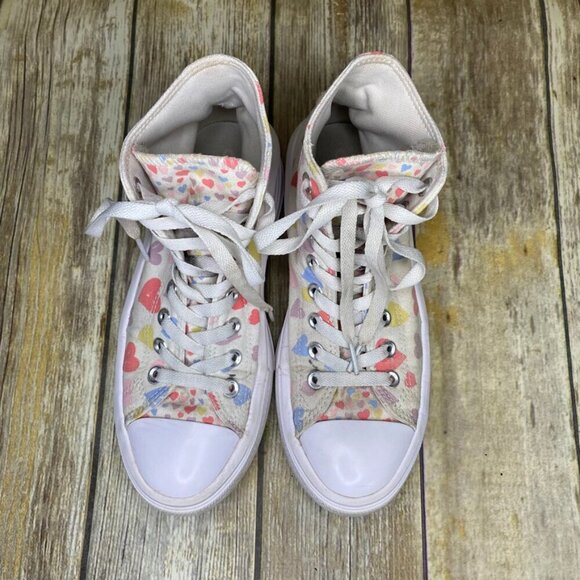 Girls size 6 Converse Chuck Taylors Heart Print Canvas High Tops - Picture 6 of 8